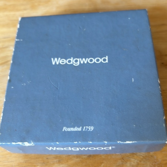 Vintage Wedgwood Christmas ornament - Picture 4 of 5